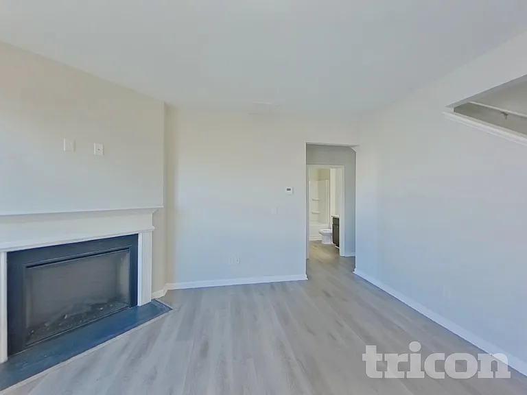 438 Lake Ridge Ln — Photo 2