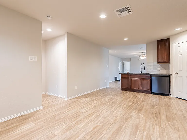 5810 Machaela Trce — Photo 9