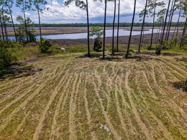 301 Jay Jay Way, Carrabelle, FL 32322