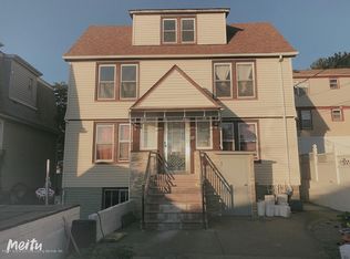 34 Conger St, Staten Island, NY 10305