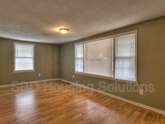 3rd image of 928 S Leslie Ave