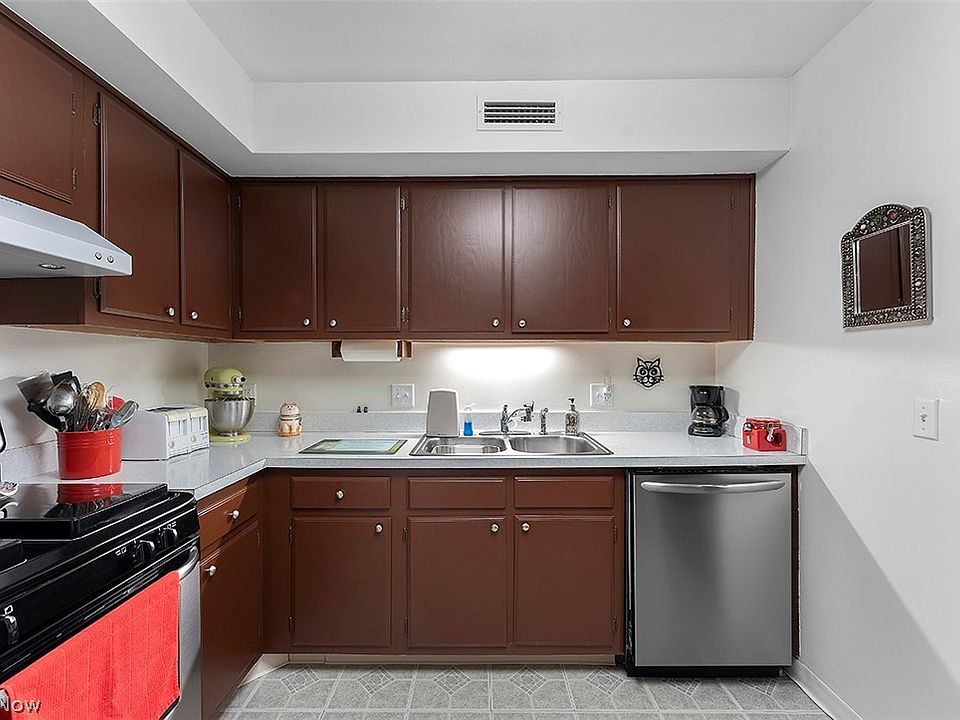 6340 Greenwood Pkwy Northfield OH Zillow