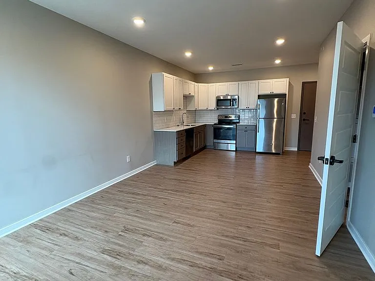 Level at Village Gardens — Photo 27