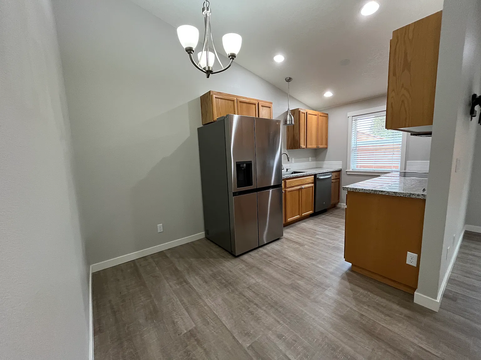 3 bed, 1200 sqft, $2,150 — Photo 3