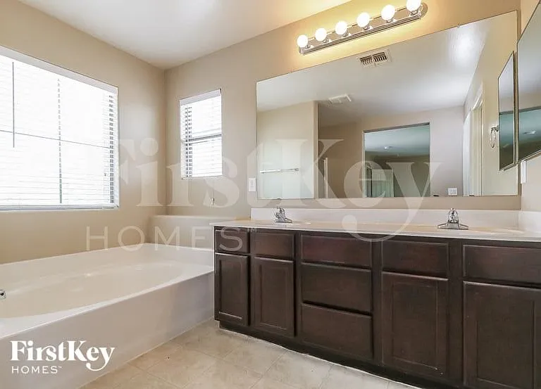 15427 W Canterbury Dr — Photo 10