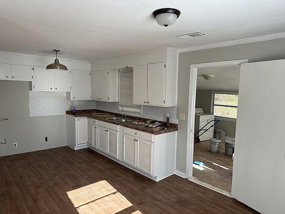 2nd image of 114 Sunrise Cir