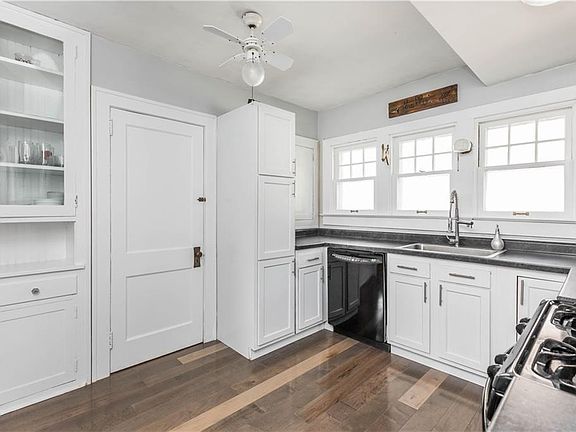 3rd image of 4407 Winthrop Ave