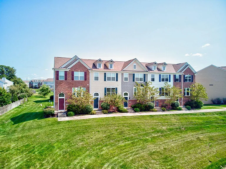 12780 Tamworth Dr — Photo 2