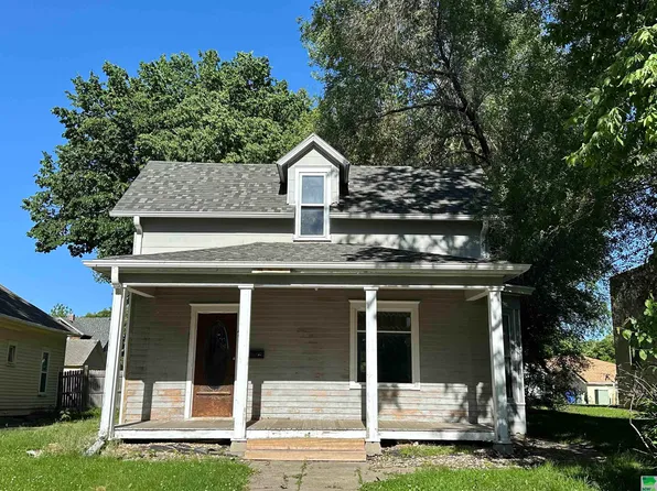 111 Elm St, Vermillion, SD 57069