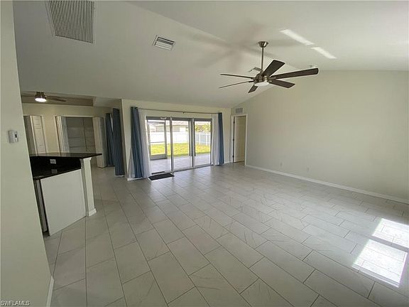 5th image of 621 NE 1st Ave