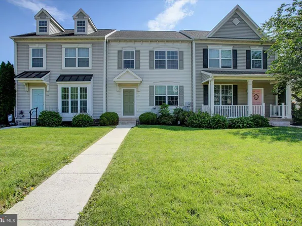 123 Deerfield Ln, Shippensburg, PA 17257