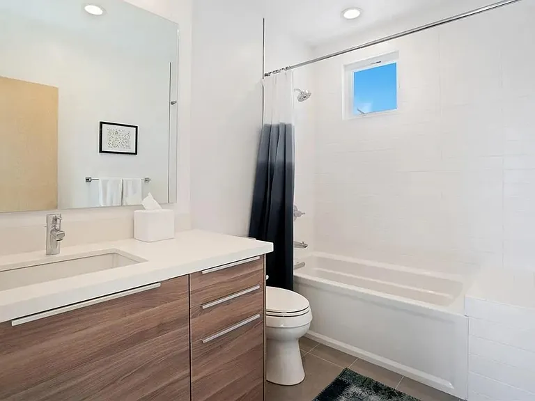 3235 Louise St — Photo 23
