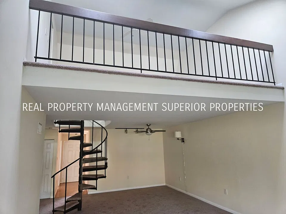 242 Valley Stream Ln