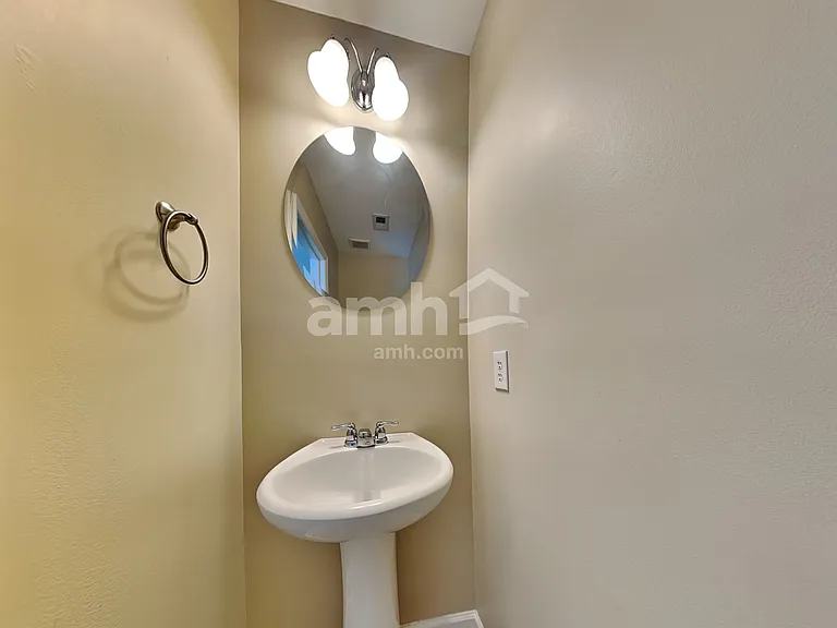 409 Lakewind Dr — Photo 8
