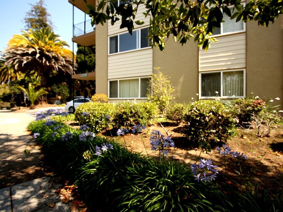 1st image of 634 Oakland Ave #12