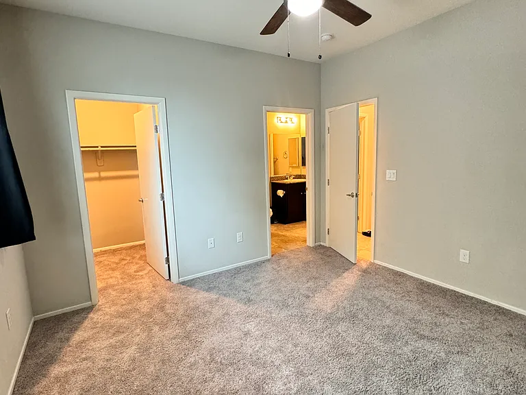 White Opal St — Photo 11