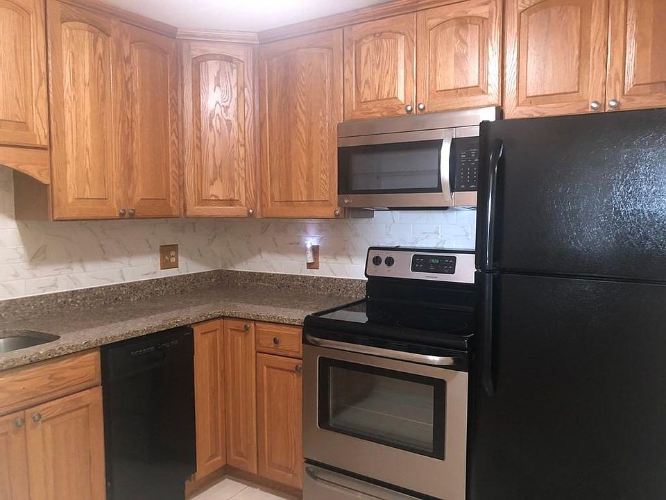 2nd image of 111 Warren Ave APT 2F