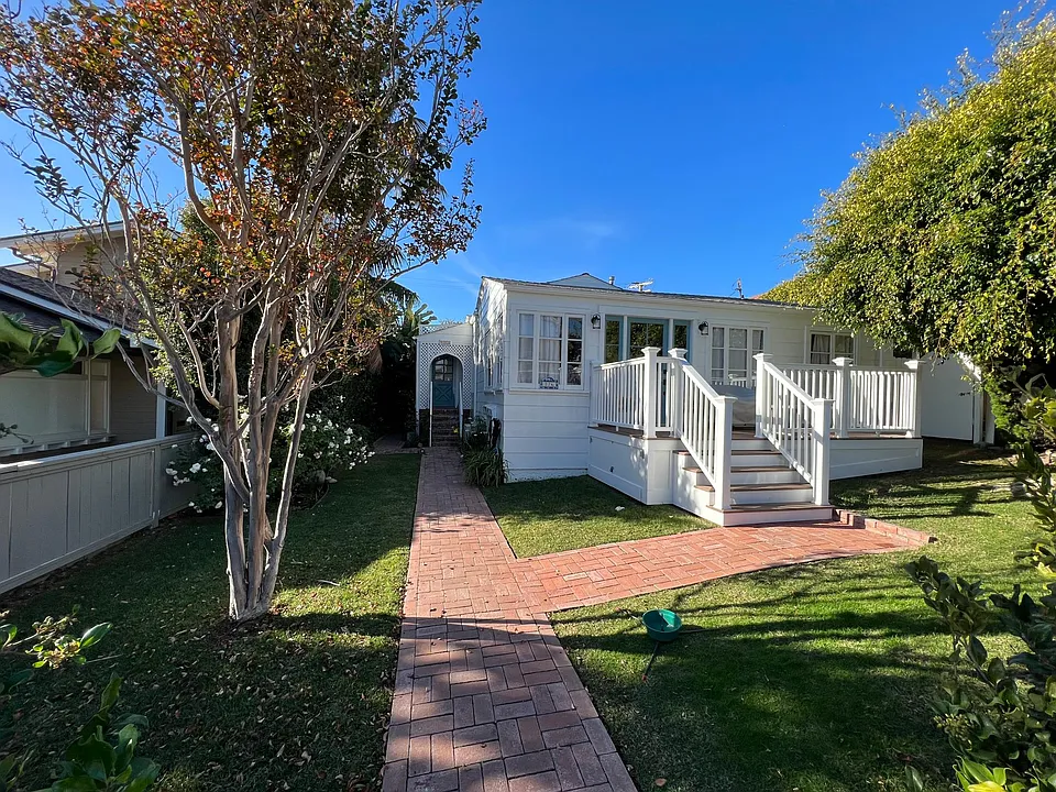 174 Wave St