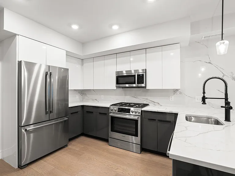 321 W Broadway #1 — Photo 3