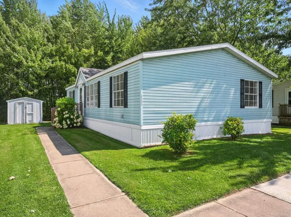 1103 Forest Ln, Columbus, MI 48063