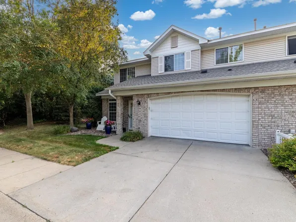 10100 Bridgehill Ter, Eden Prairie, MN 55347