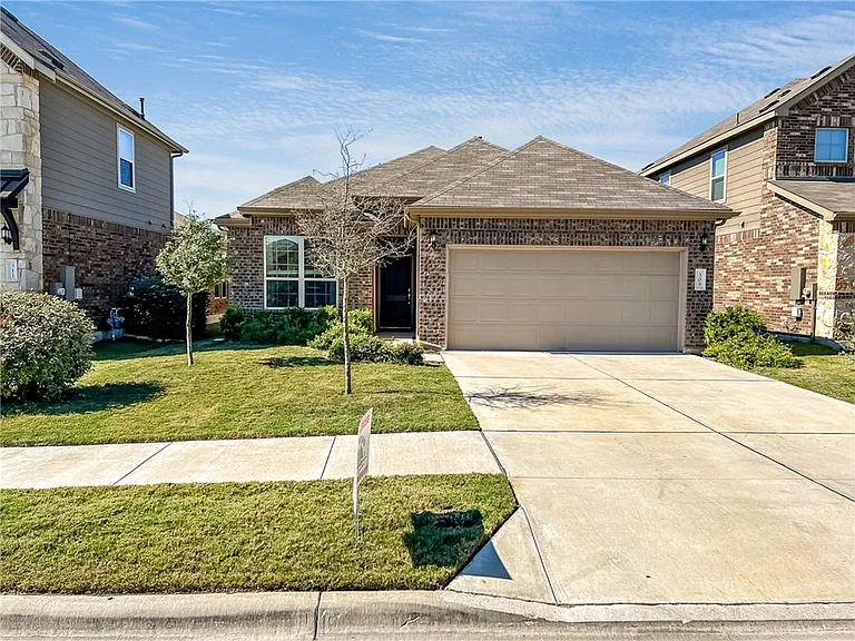 309 Cyril Dr — Photo 2