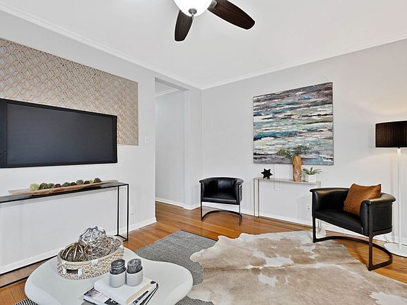 3rd image of 2311 W Ainslie St #2