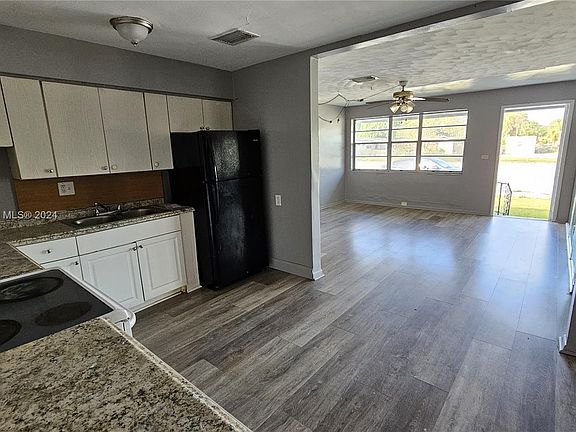 4th image of 374 NW 31st Ave