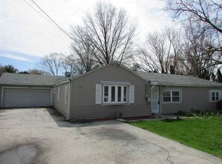 7571 Old River Rd, Rockford, IL 61103