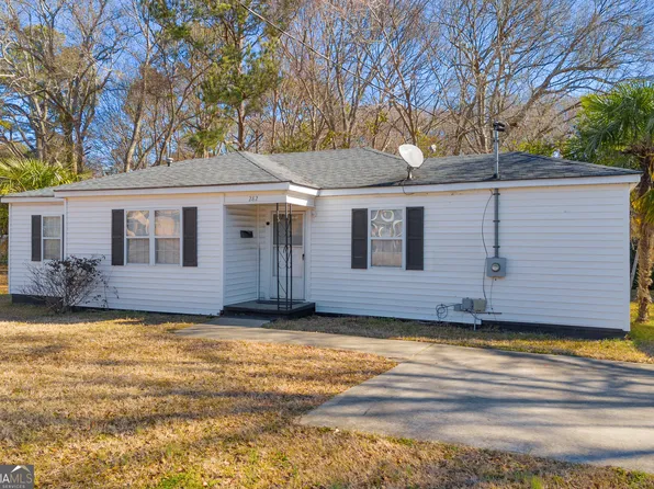 282 Slaton Ave, Hartwell, GA 30643