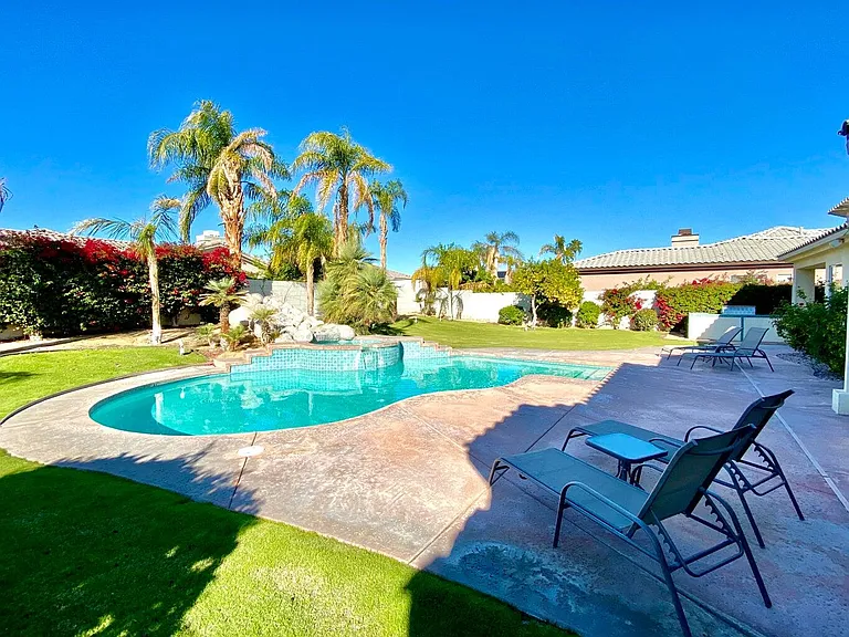 5 Victoria Falls Dr — Photo 2