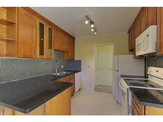 Building Photo - 7110 Rainbow Dr