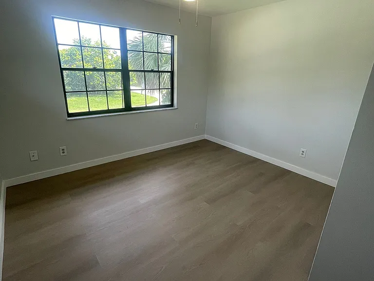 2546 Granada Ave #B — Photo 9