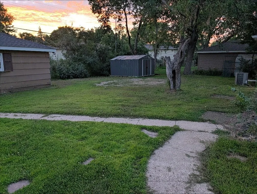 5 bed, 2000 sqft, $2,800 — Photo 2