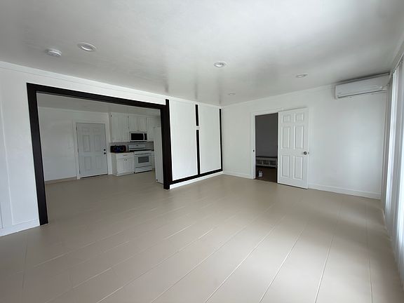 5th image of 10231 Trabuco St #10231