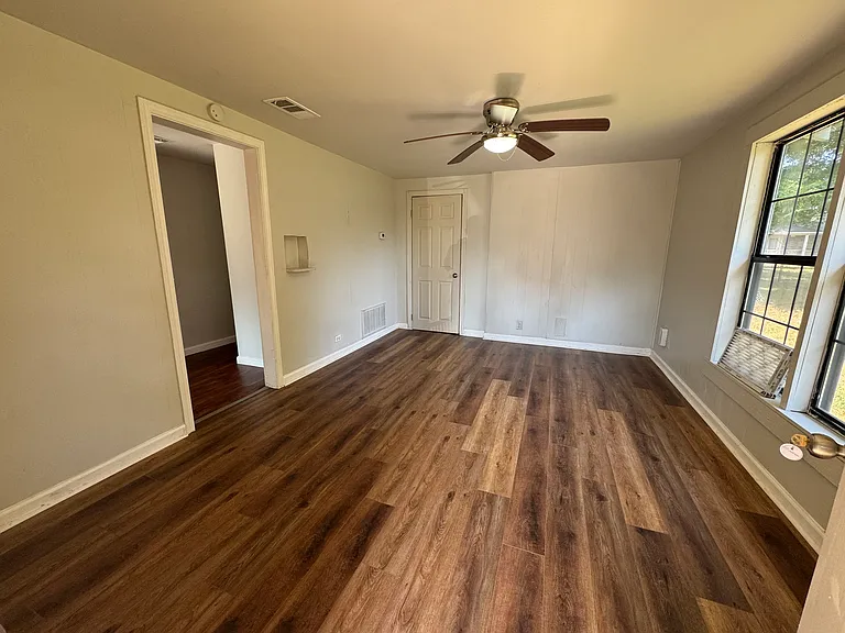 212 Crestview St — Photo 10