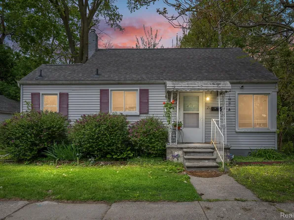 21 Woolworth Ct, Mount Clemens, MI 48043