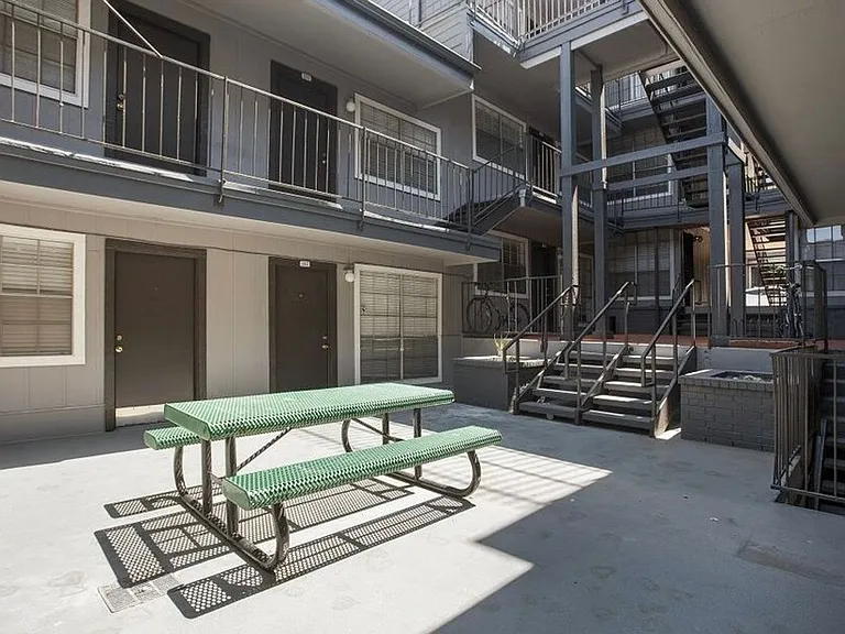 Marian Condos — Photo 57