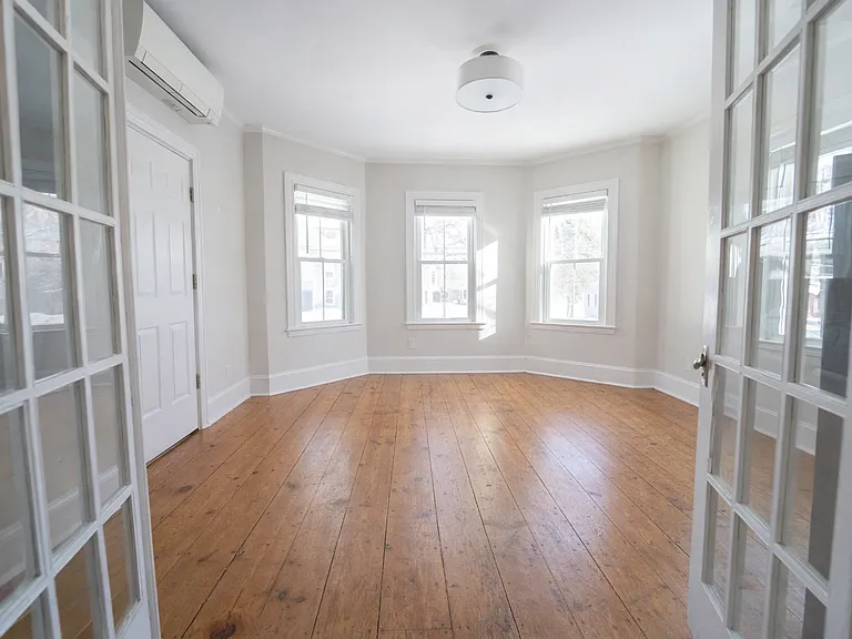 172 E Main St — Photo 6