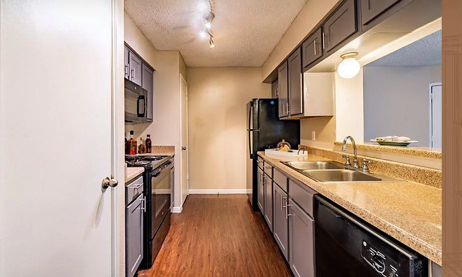Oak Bend Apartments — Photo 2