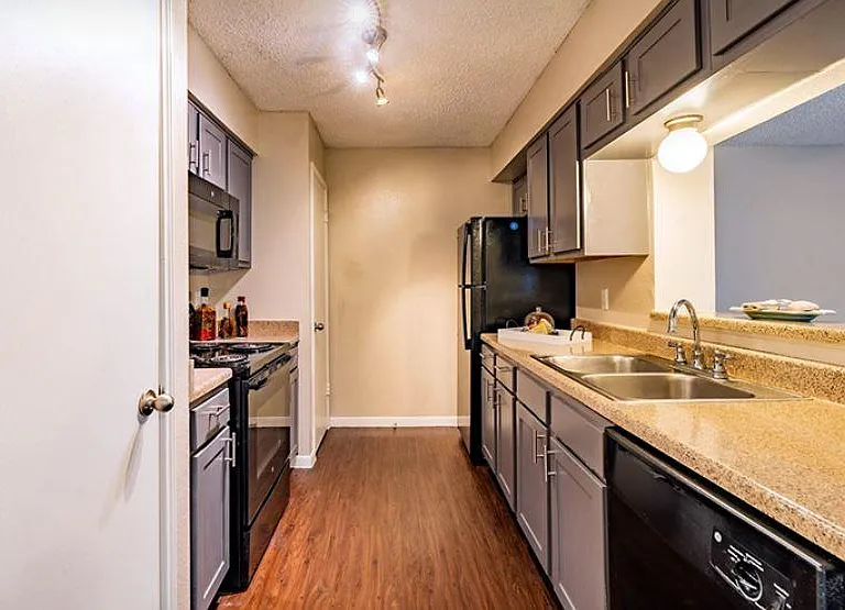 Oak Bend Apartments — Photo 2