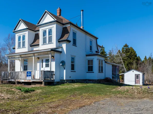5 Feltzen South Rd, Lunenburg, NS B0J 2X0