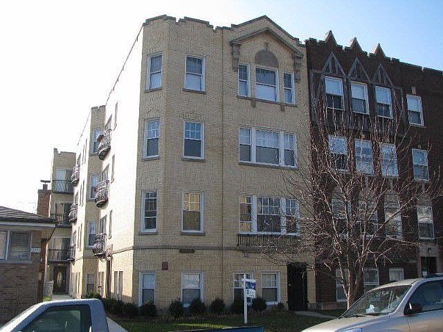 1st image of 2055 W Summerdale Ave APT 2