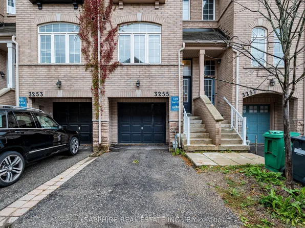 3255 Redpath Cir, Mississauga, ON L5N 8R3