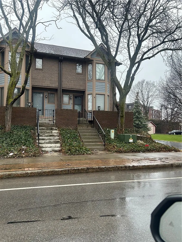 2 bed, 1.5 bath, 1226 sqft, $2,000 — Photo 1