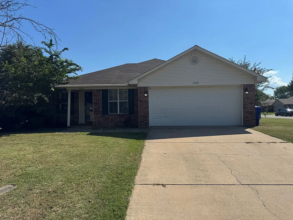 1430 Arapaho Trl