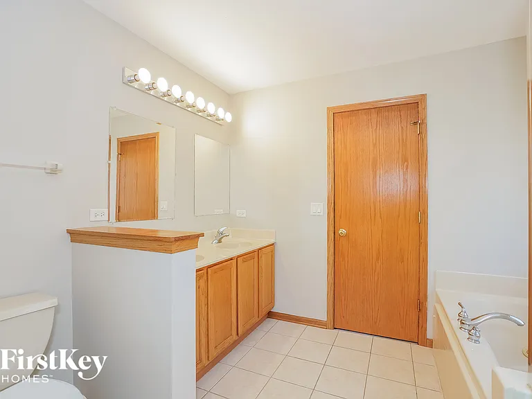 16460 Kingsbrook Dr — Photo 9