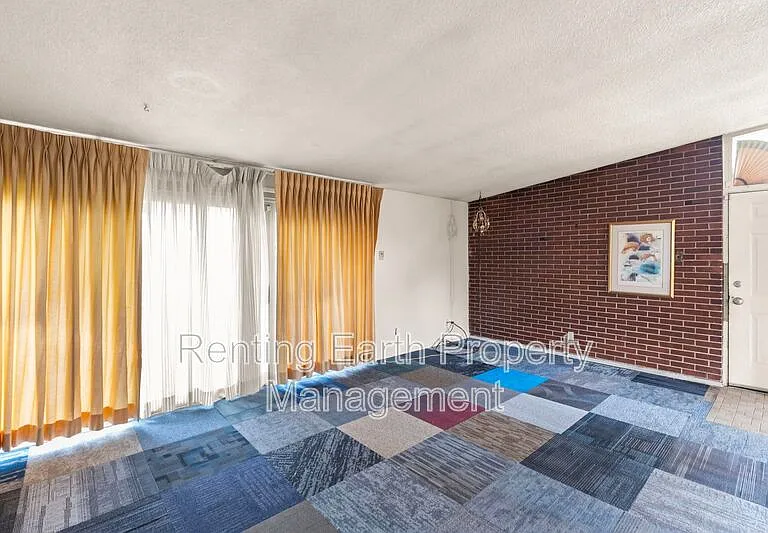 6452 Evergreen Blvd — Photo 28