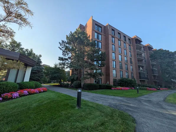 111 Acacia Dr APT 203, Indian Head Park, IL 60525