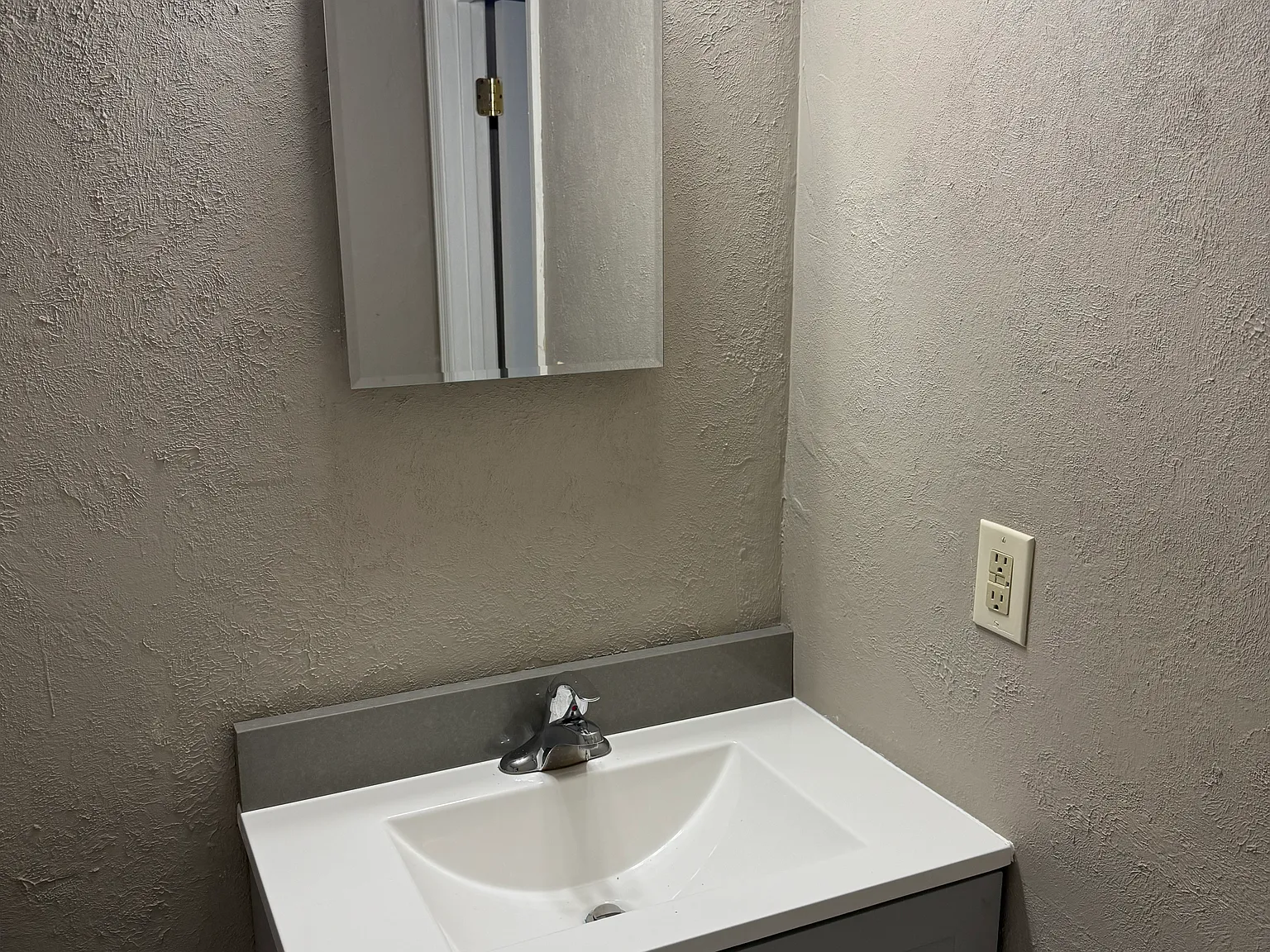4923 Vincennes Ct — Photo 3